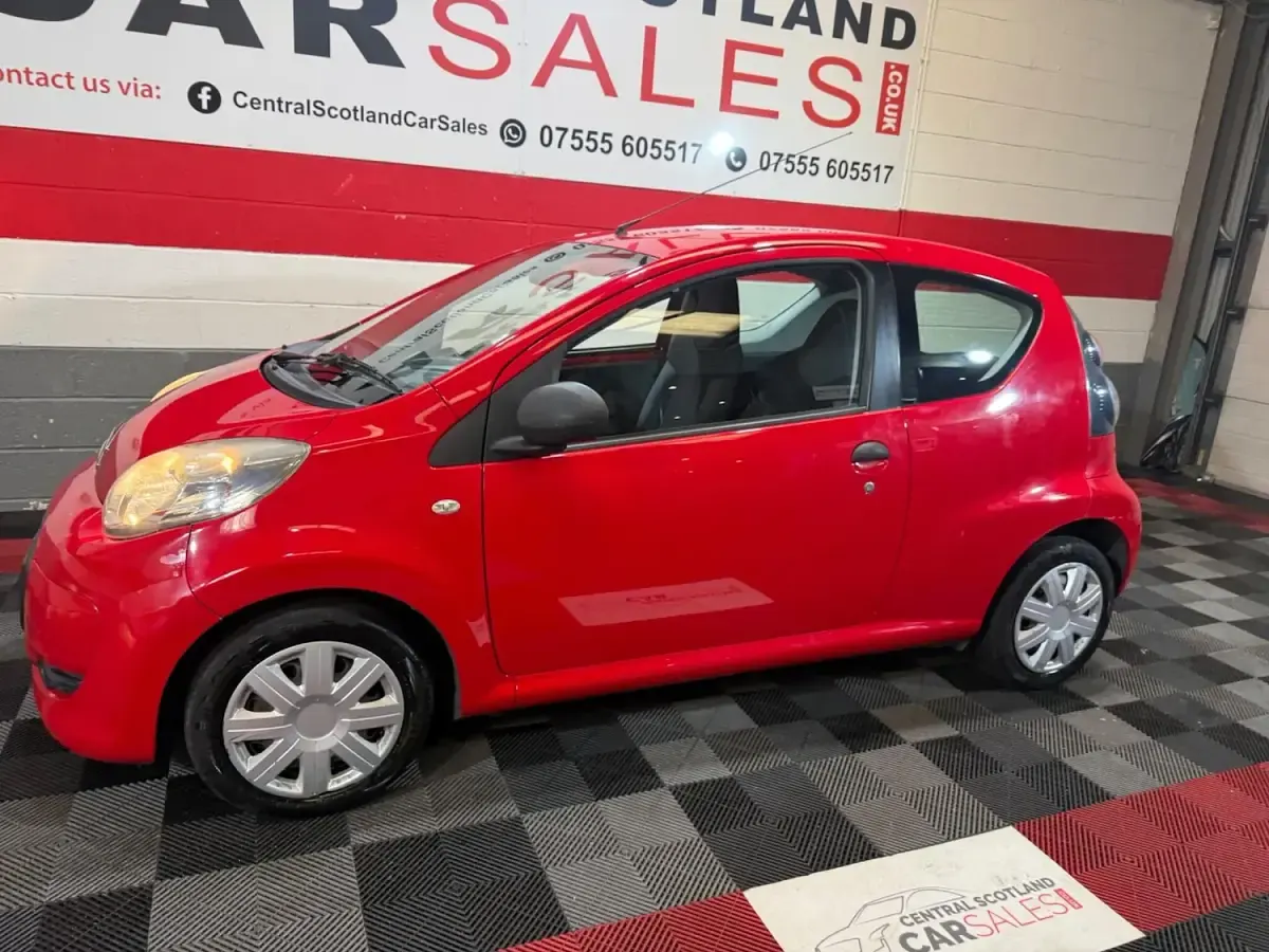 Used Citroën C1 VTR Sport 68 HP (50 kW) 2011 Red Hatchback