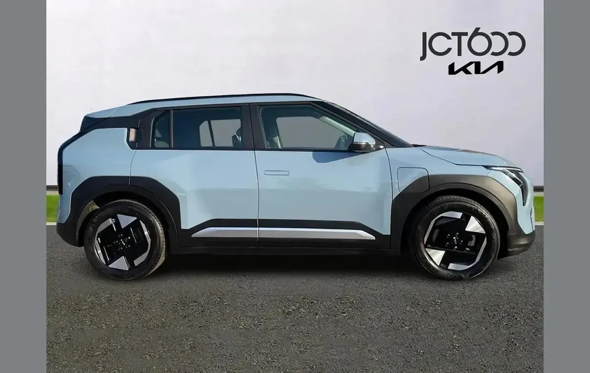 Begagnad Kia EV3 Air 147 kW (201 HK) 2025 Blå SUV