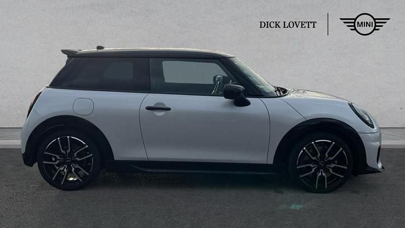 Used Mini Cooper Hatch 113 kW (154 HP) 2025 White Hatchback
