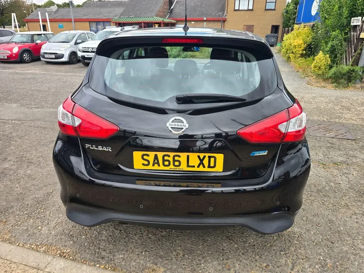 Used Nissan Pulsar Acenta 110 HP (80 kW) 2016 Black Hatchback