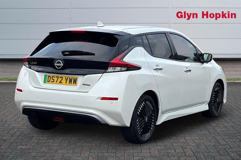 Used Nissan Leaf N-Connecta 110 kW (150 HP) 2022 White Hatchback