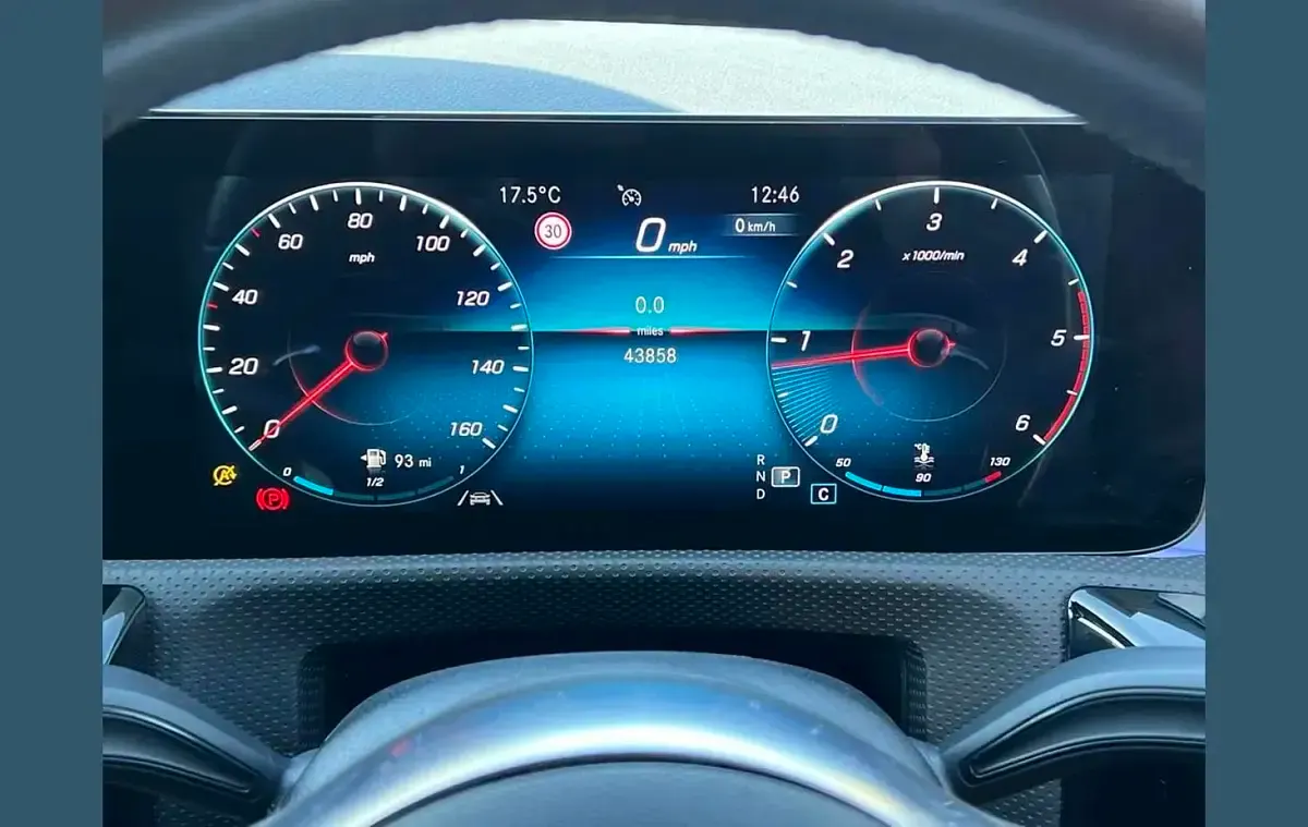 Usado Mercedes A200 AMG Line Premium Plus 147 HP (108 kW) 2022 Azul Sedan