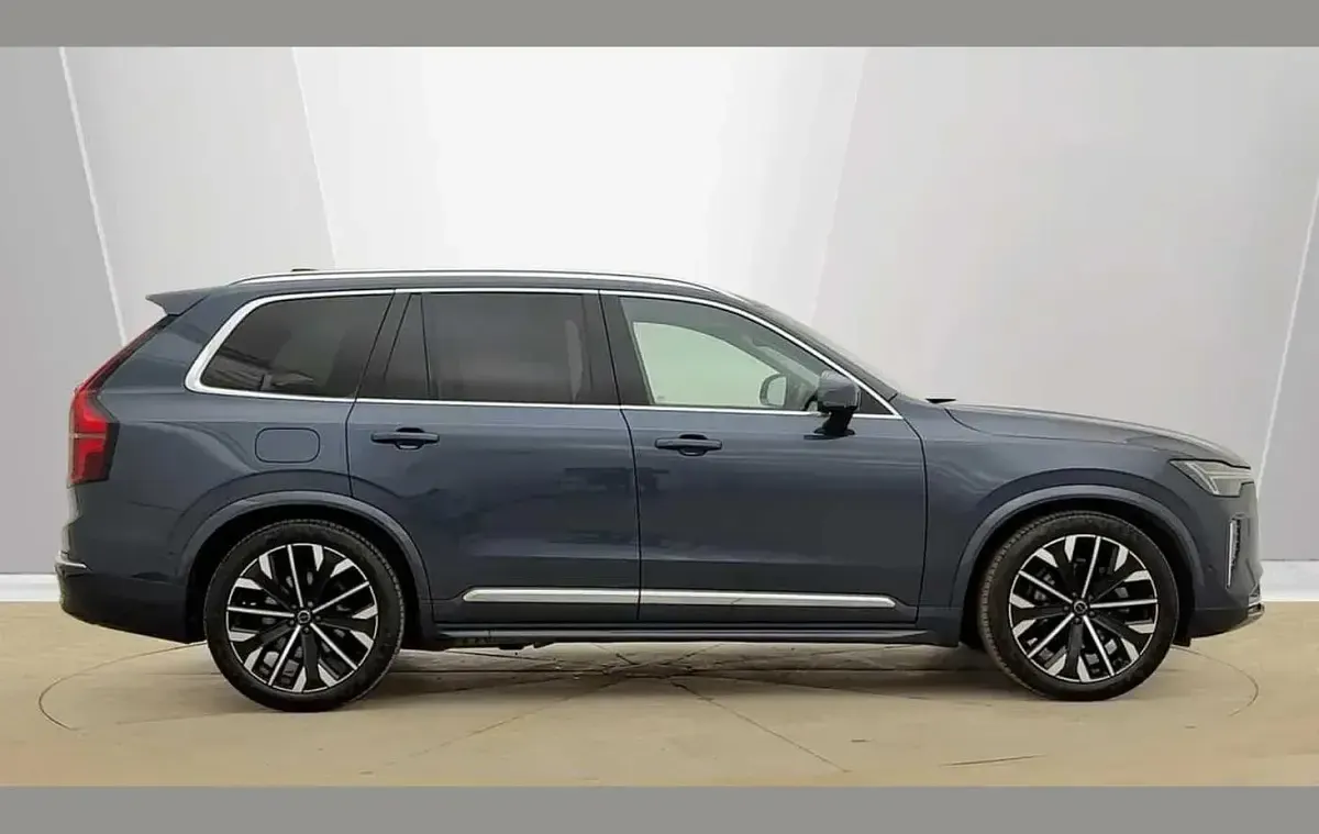 Used Volvo XC90 Ultra 247 HP (181 kW) 2025 Blue SUV