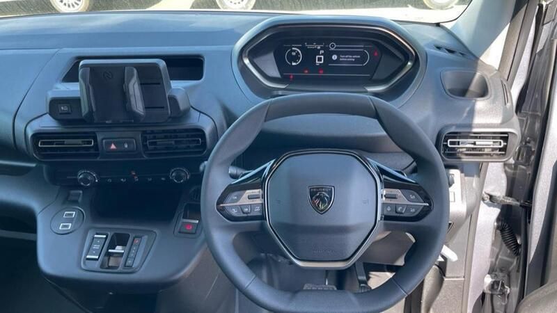 Grey New 2025 Peugeot Partner MPV | £19,595 (Fair price) - Image 1/4
