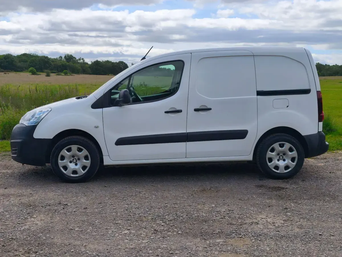 Used Peugeot Partner 2018 White