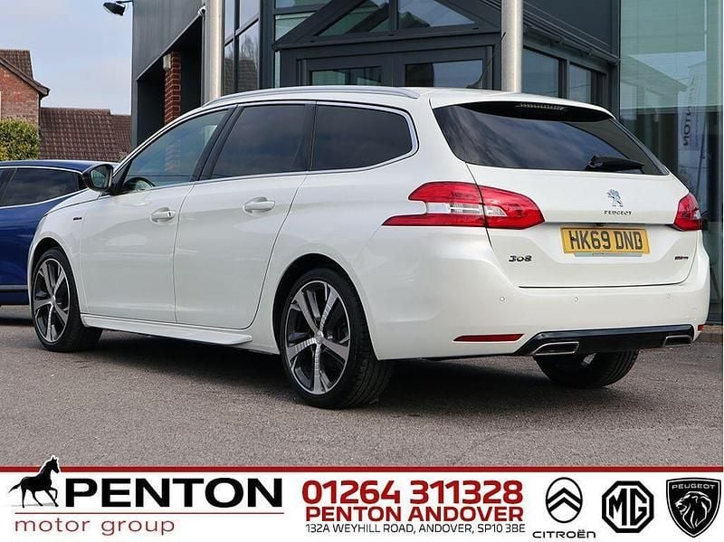 Used Peugeot 308 SW GT-line 130 HP (95 kW) 2019 White Estate