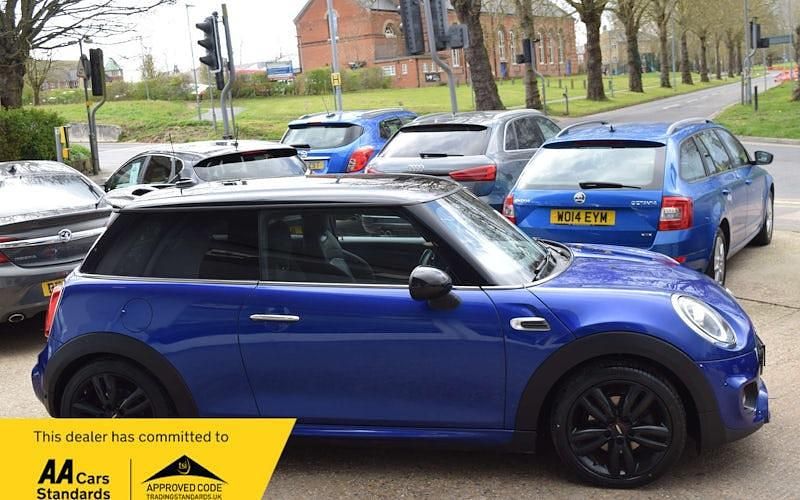 Używany Mini Cooper Hatch 136 KM (100 kW) 2018 Niebieski Hatchback