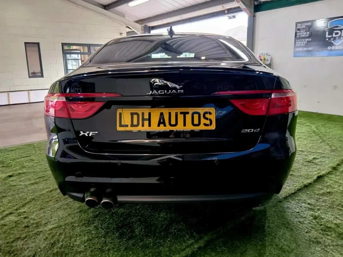 Second-hand Jaguar XF R-Sport 180 CP (132 kW) 2019 Negru Berlinǎ