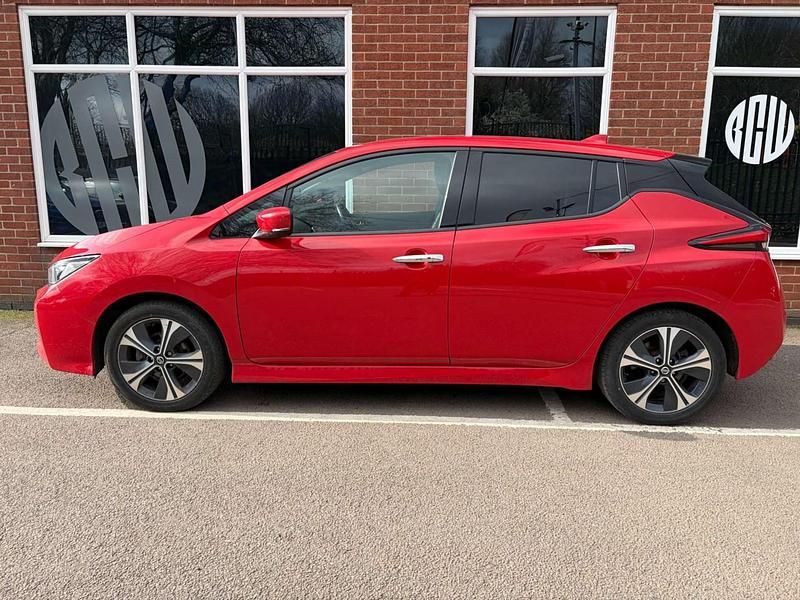 Usado Nissan Leaf N-Connecta 110 kW (150 HP) 2022 Vermelho Citadino