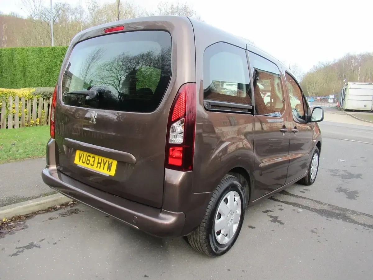 Used Peugeot TePee S 92 HP (67 kW) 2013 Brown MPV