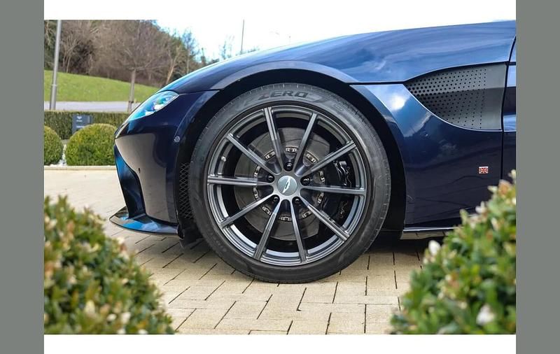 Used Aston Martin Vantage 502 HP (369 kW) 2019 Blue Coupe
