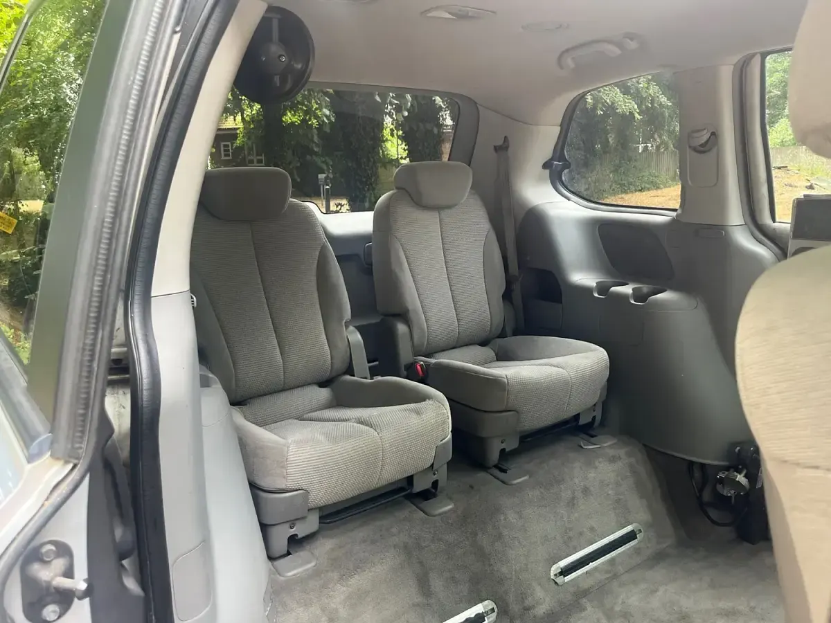 Used Kia Sedona 2009 Silver MPV