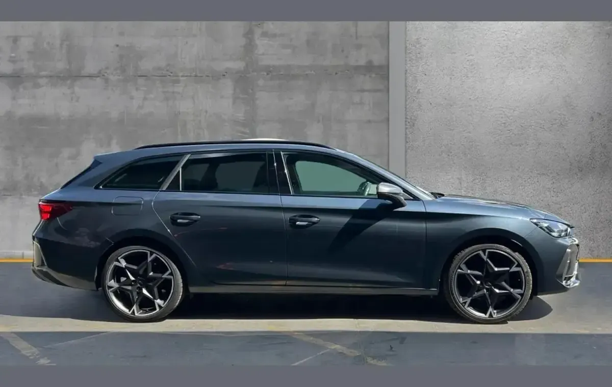 Used Cupra Leon 147 HP (108 kW) 2025 Grey Estate