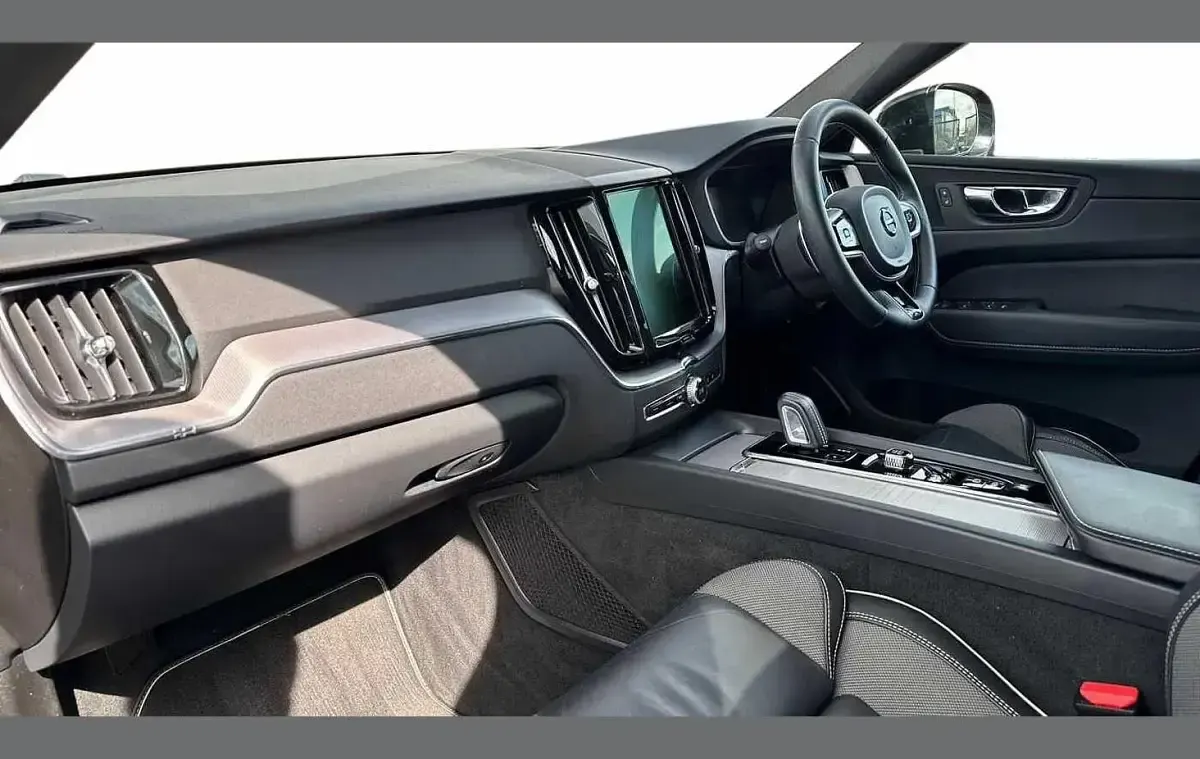 Used Volvo XC60 R-Design 247 HP (181 kW) 2020 Grey SUV
