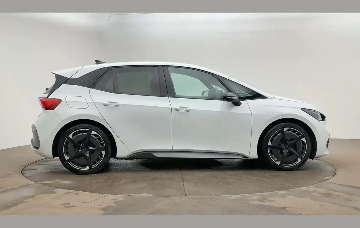 Used Cupra Born e-Boost 169 kW (230 HP) 2024 White Hatchback