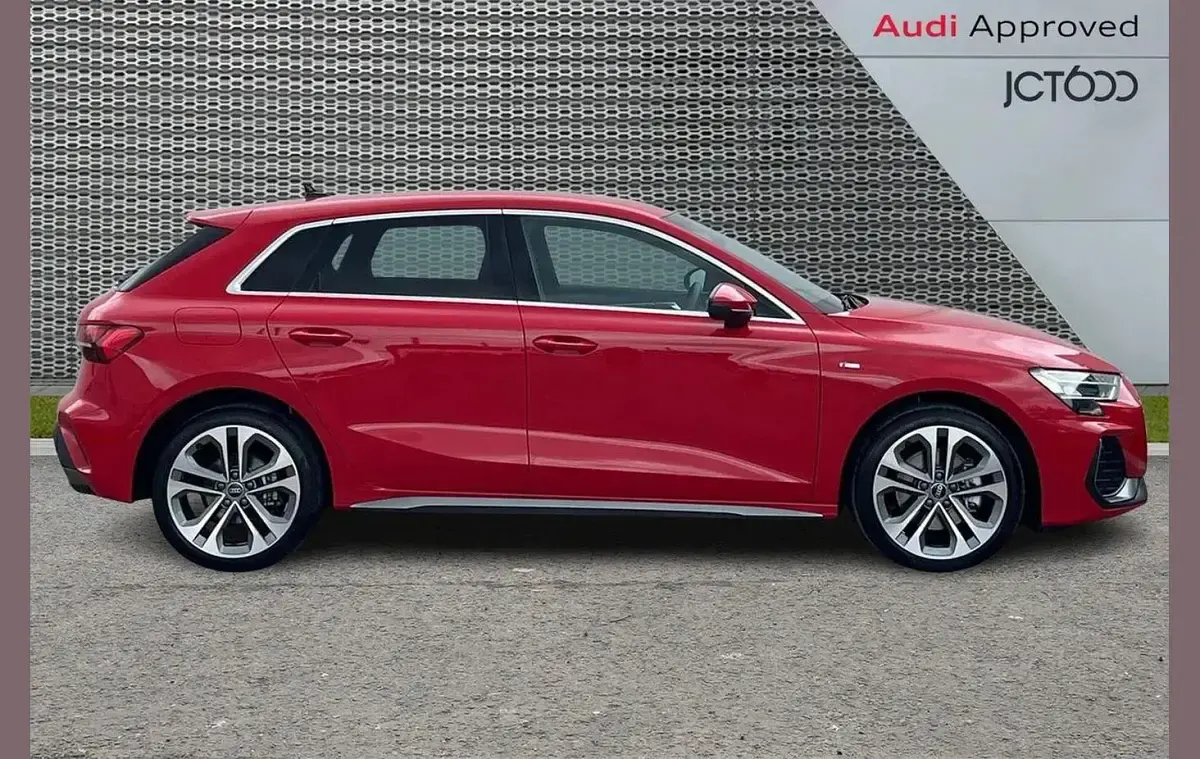 Used Audi A3 e-tron S-Line 200 HP (147 kW) 2026 Red Hatchback