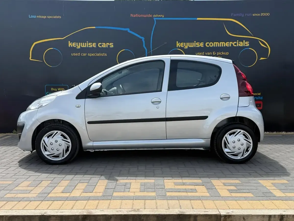 Used Peugeot 107 Active 68 HP (50 kW) 2012 Silver Hatchback