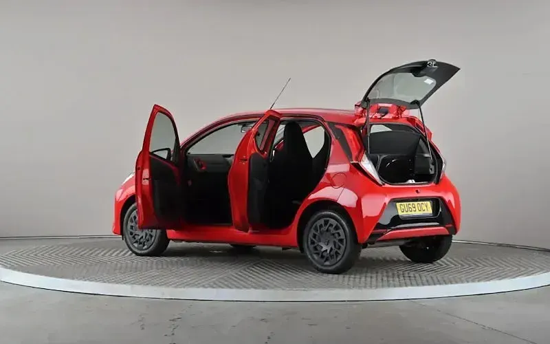 Used Toyota Aygo X-play 72 HP (52 kW) 2020 Red Hatchback