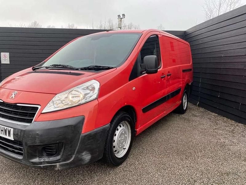 Used Peugeot Expert 90 HP (66 kW) 2014 Red Van