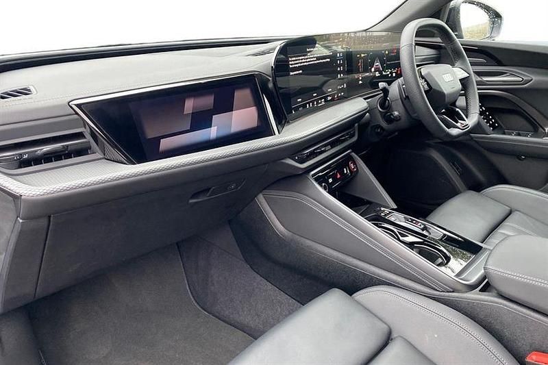 Used Audi Q5 Advanced 204 HP (150 kW) 2025 Mythos black SUV