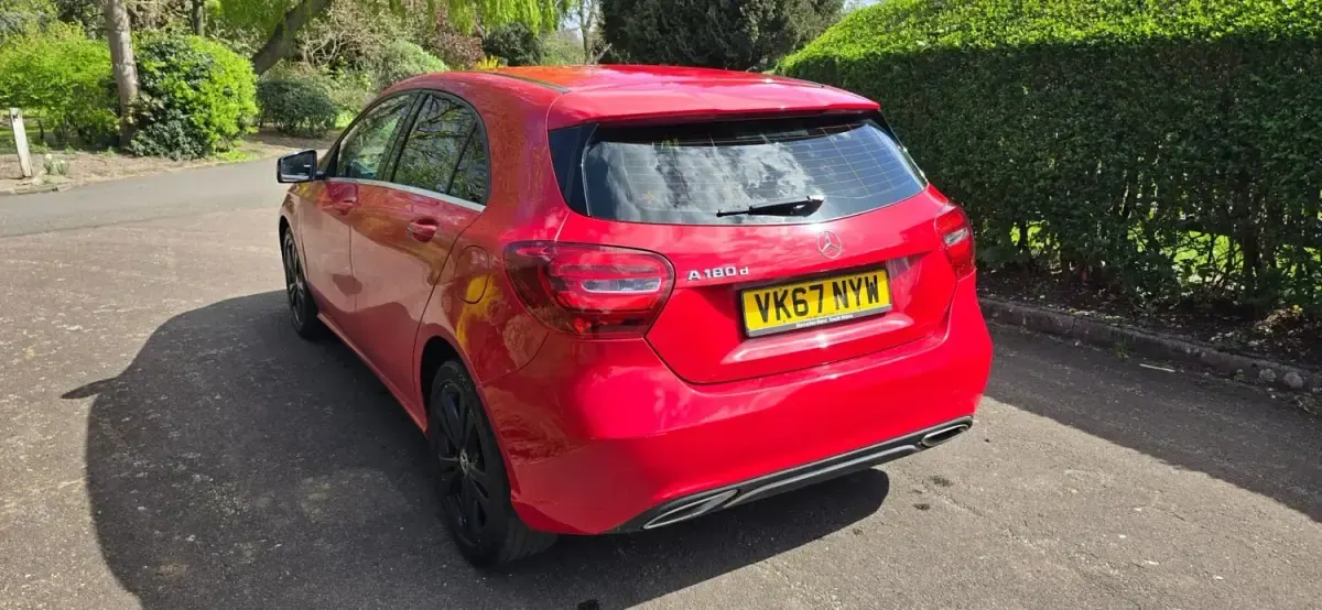 Usado Mercedes A180 2017 Vermelho Citadino