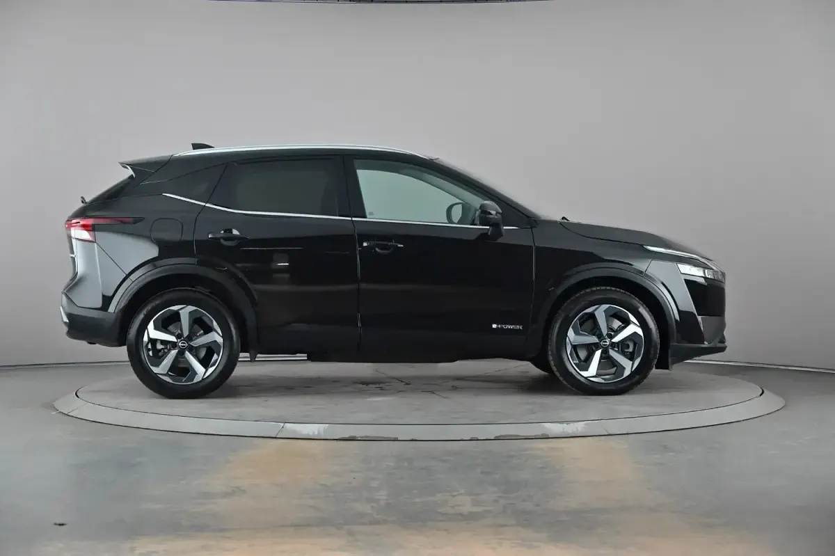 Used Nissan Qashqai N-Connecta 190 HP (139 kW) 2024 Black SUV