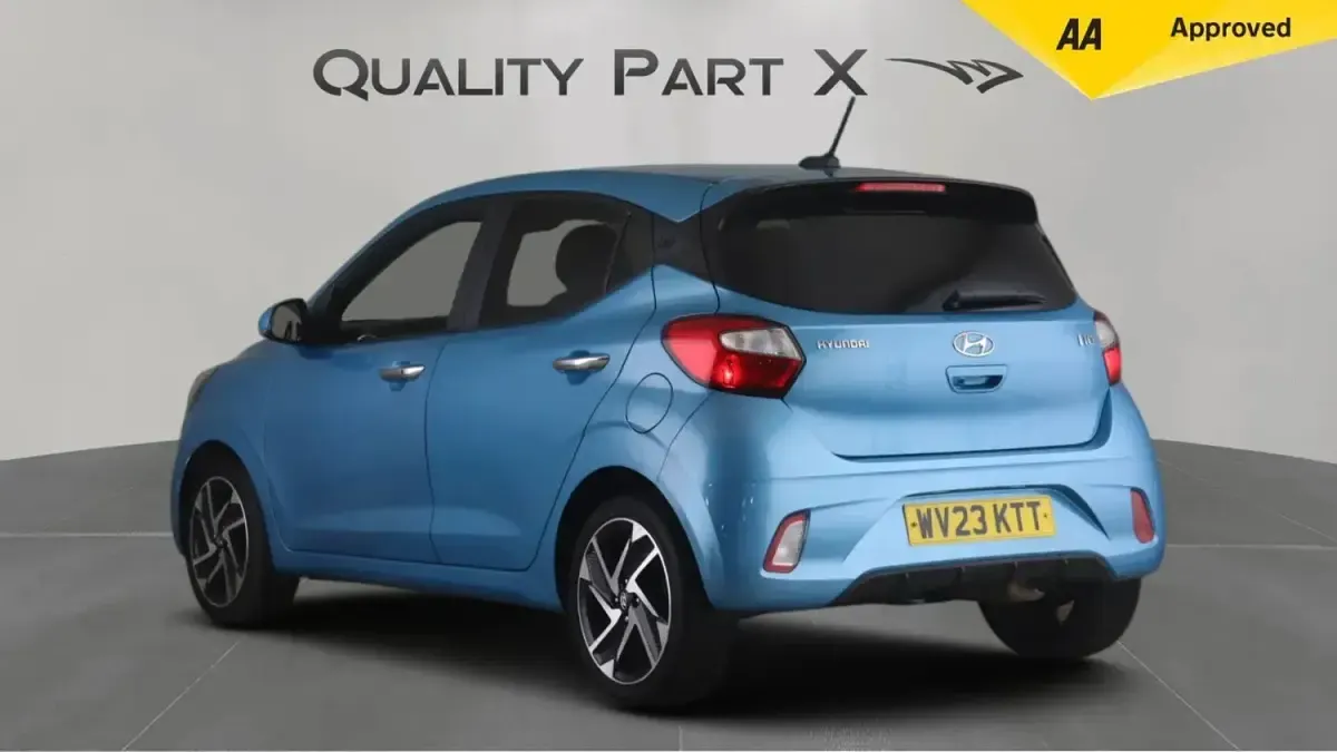 Used Hyundai i10 Premium 2023 Turquoise Hatchback