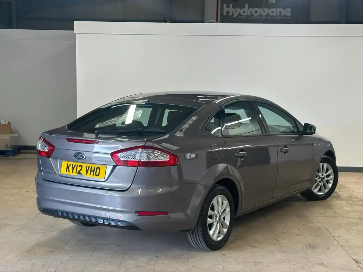 Begagnad Ford Mondeo Zetec 2012 Brun Halvkombi
