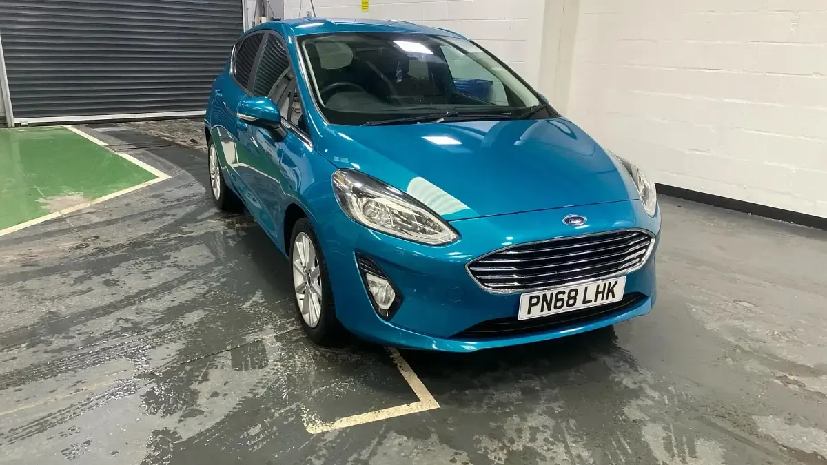 Used Ford Fiesta Titanium 100 HP (73 kW) 2018 Blue Hatchback