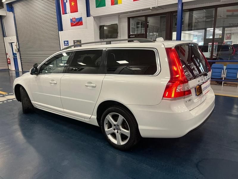 Used Volvo V70 150 HP (110 kW) 2016 White Estate