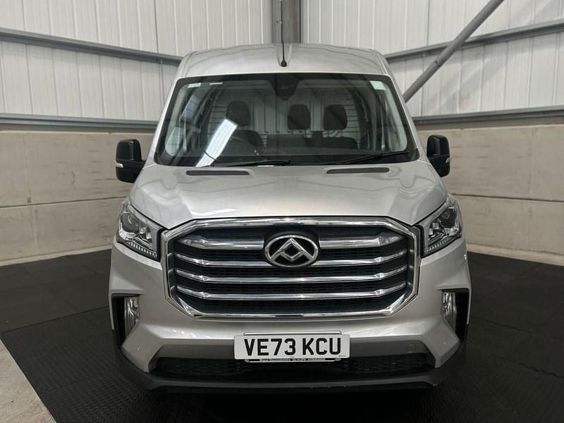 Usado Maxus V90 163 HP (119 kW) 2024 Prateado Van