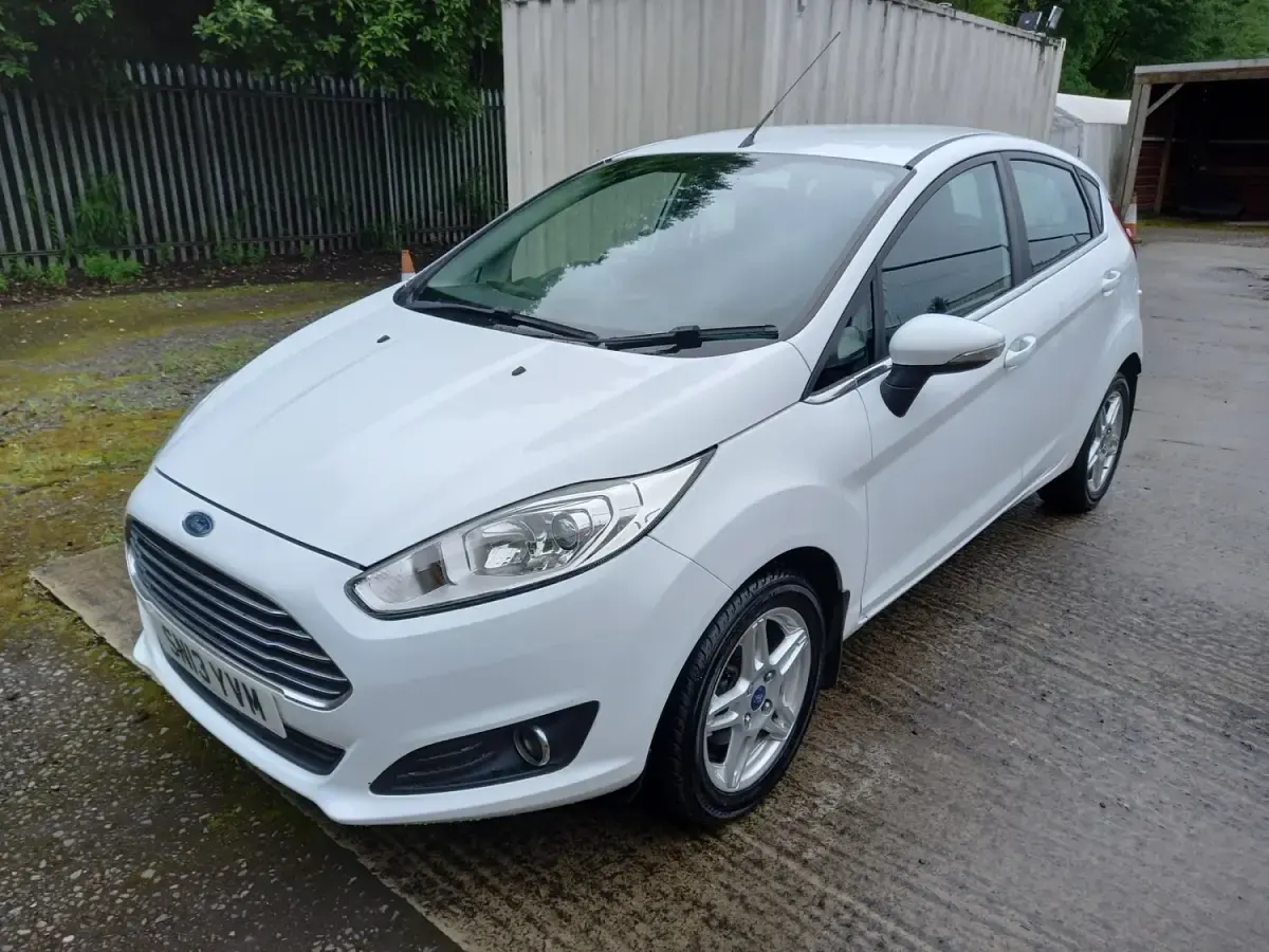 Used Ford Fiesta Zetec 2013 White Hatchback