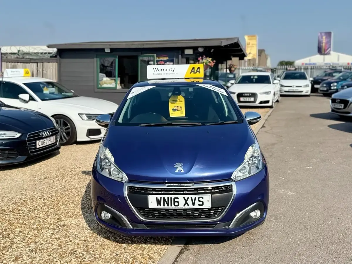 Used Peugeot 208 Allure 73 HP (53 kW) 2016 Blue Hatchback