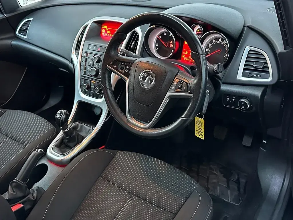 Second-hand Vauxhall Astra SRi 2014 Negru Break