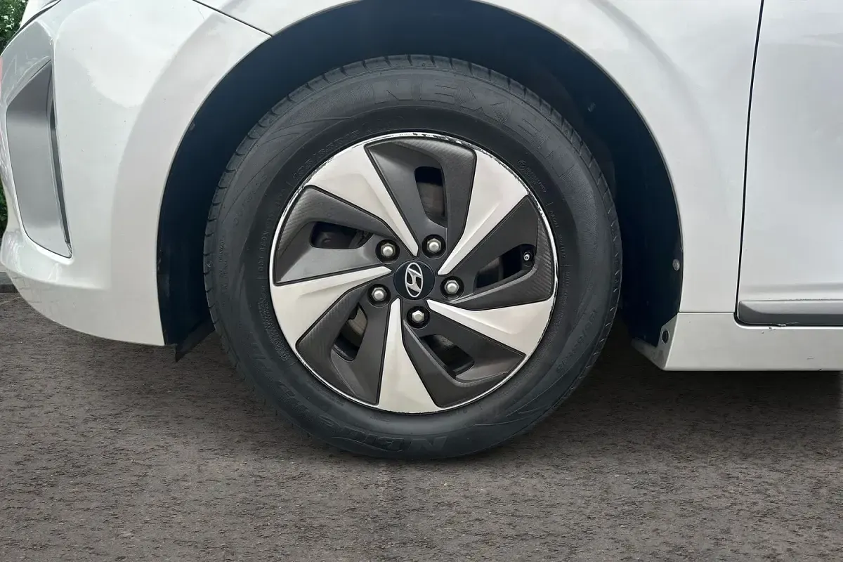 Used Hyundai Ioniq Premium 141 HP (103 kW) 2019 Silver Hatchback
