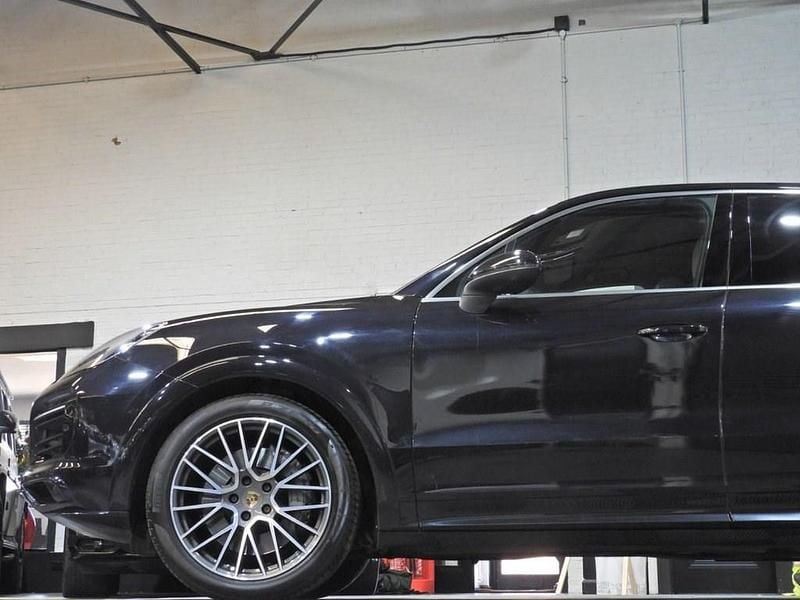 Used Porsche Cayenne 440 HP (323 kW) 2020 Black SUV