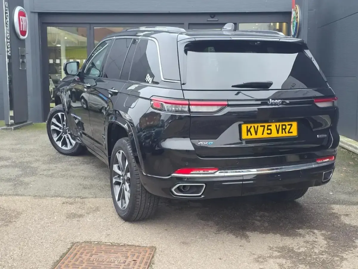 New Jeep Grand Cherokee Overland 376 HP (276 kW) 2025 Black SUV
