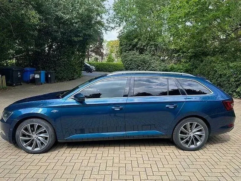 Used Skoda Superb 220 HP (161 kW) 2017 Blue Estate