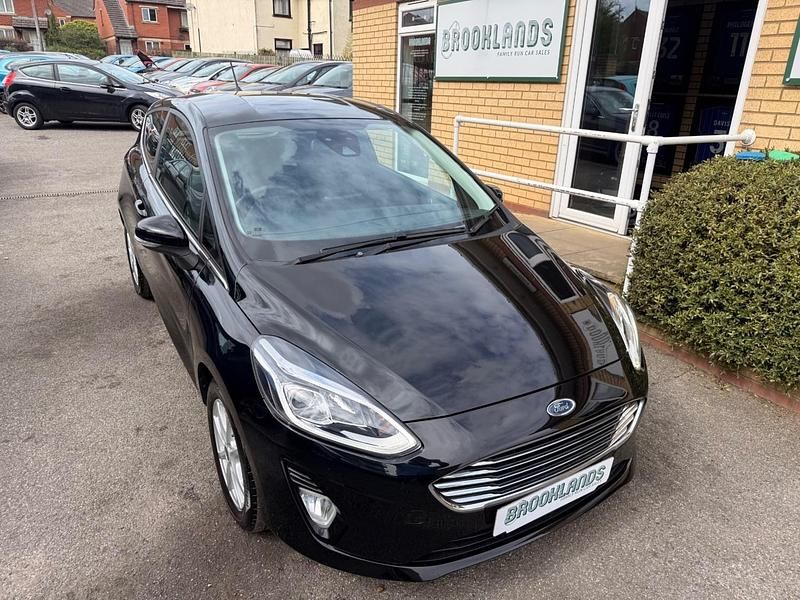 Usado Ford Fiesta Zetec 70 HP (51 kW) 2018 Preto Citadino