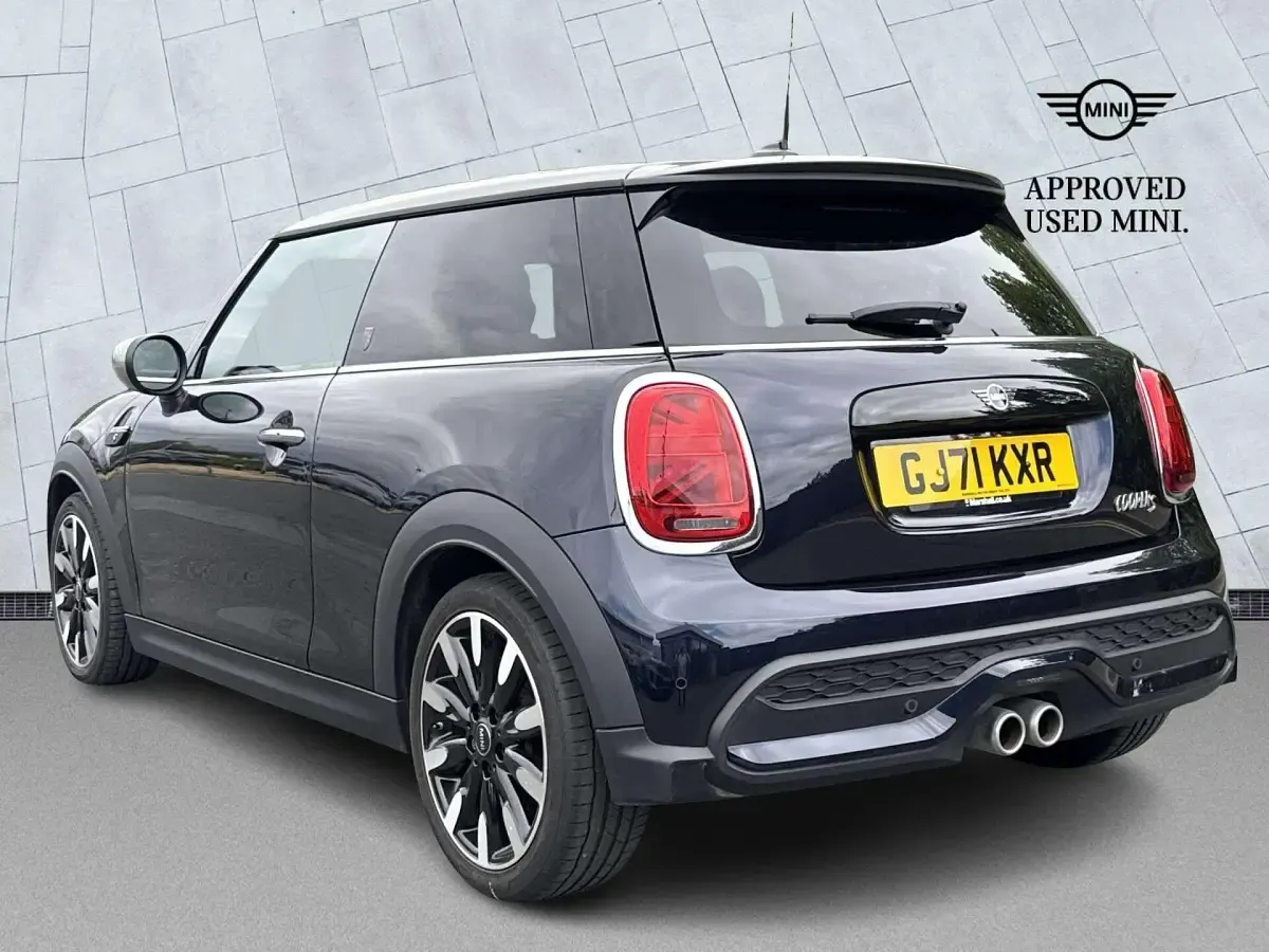Used Mini Cooper S Exclusive 176 HP (129 kW) 2021 Black Hatchback