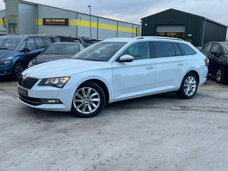Used Skoda Superb SE Technology 150 HP (110 kW) 2017 White Estate