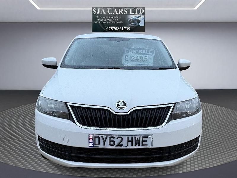 Used Skoda Rapid SE 2012 White Hatchback