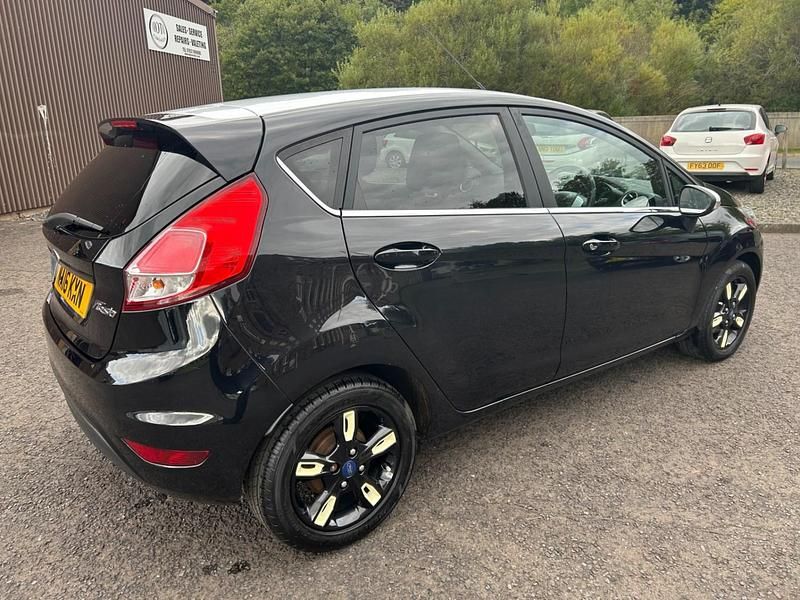 Used Ford Fiesta Zetec 82 HP (60 kW) 2016 Black Hatchback