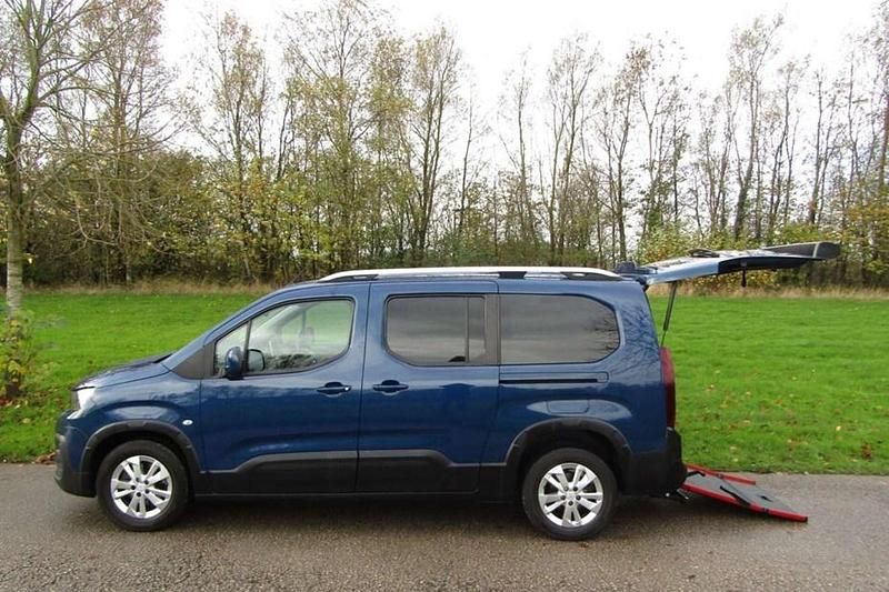 Blue Used 2021 Peugeot Rifter Allure Premium MPV | £14,495 (A bit pricey) - Image 1/1