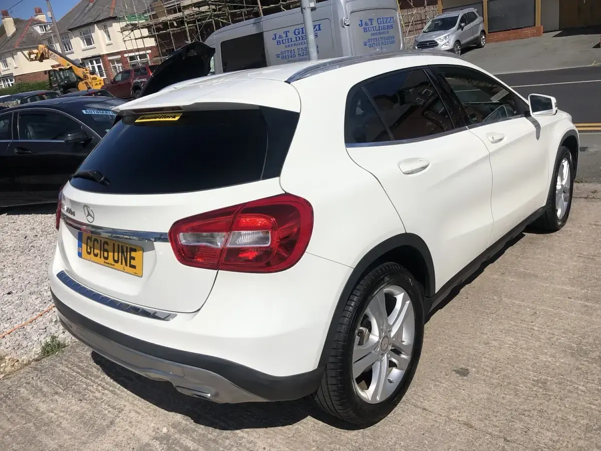 Used Mercedes GLA200 136 HP (100 kW) 2016 White SUV