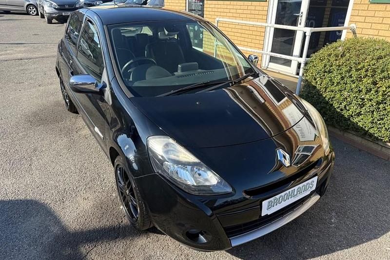 Used Renault Clio IV Dynamique 75 HP (55 kW) 2012 Black Hatchback