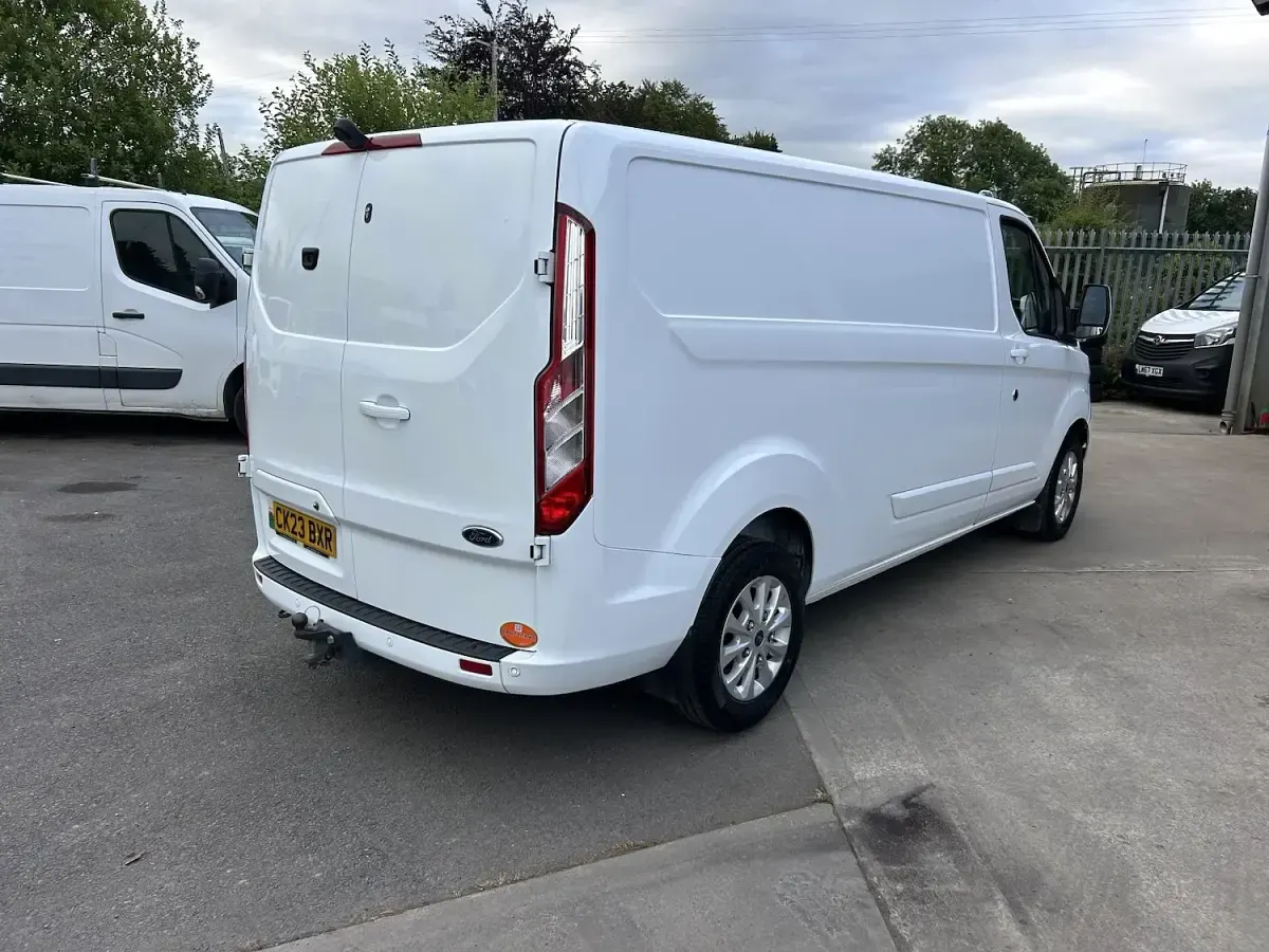 Used Ford Transit Custom Limited 130 HP (95 kW) 2023 White Van