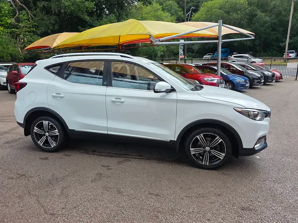 Used MG MG3 106 HP (77 kW) 2017 White Hatchback