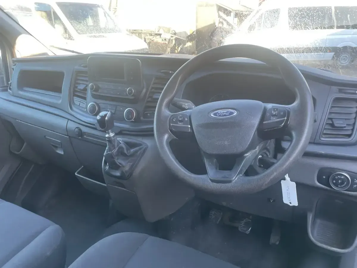 Używany Ford Transit 130 KM (95 kW) 2022 Biały Sedan/Limuzyna