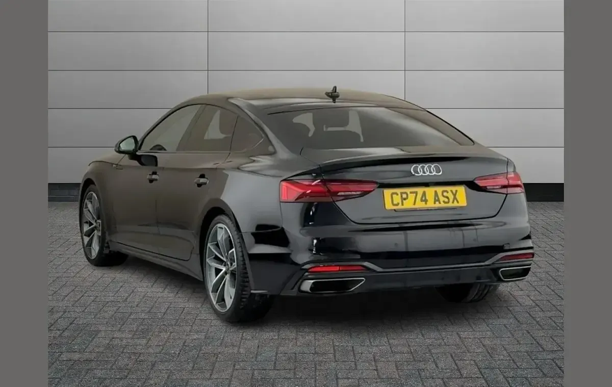 Używany Audi A5 S-Line 161 KM (118 kW) 2024 Czarny Hatchback